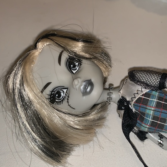 Rare Monster High Frankie Stien G1 2010 with makeover - Picture 10 of 13